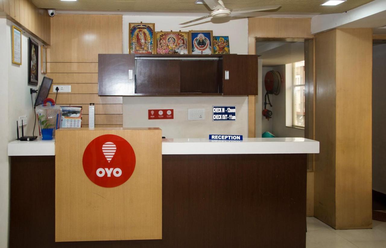 Oyo Flagship Siri Varshini Inn Visakhapatnam Esterno foto